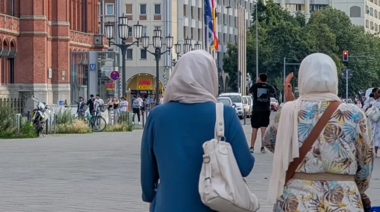 Swedish politician Ban hijab in the European Parliament