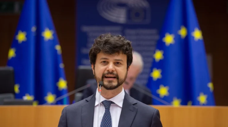 Brando Benifei uppmanas flytta EU-parlamentet efter BelgianGate