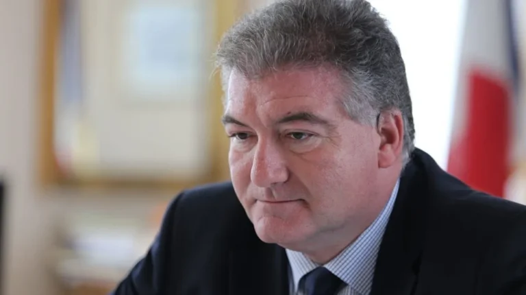 Christophe Bay uppmanas att flytta Europaparlamentet med anledning av BelgianGate