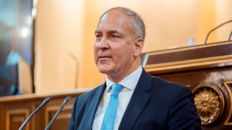 Stephen Nikola Bartulica: Flytta EU-parlamentet från Belgien nu