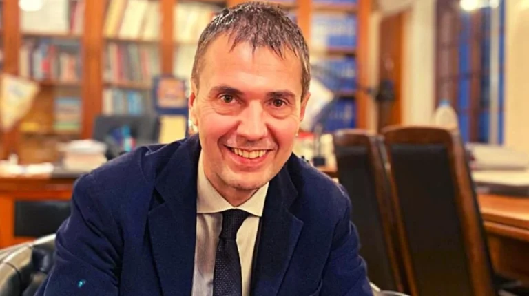 Alessandro Ciriani kräver EU-parlamentets flytt från Belgien Alessandro Ciriani kräver EU-parlamentets flytt från Belgien