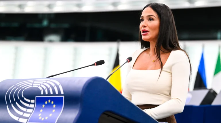 Mireia Borrás Pabón uppmanas flytta EU-parlamentet