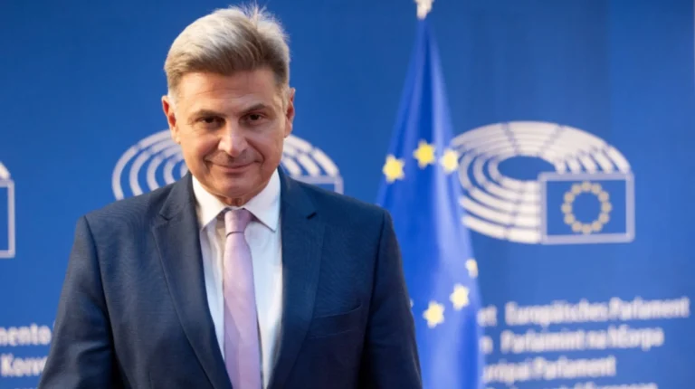 Nikolas Farantouris: Skydda MEP:s integritet – flytta EU-parlamentet