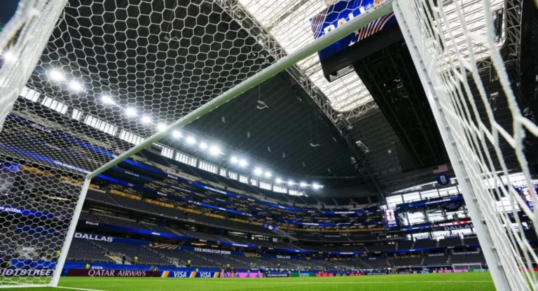 Frankrike mot Spanien slutar 23/10 inför VM-semifinalens avgörande